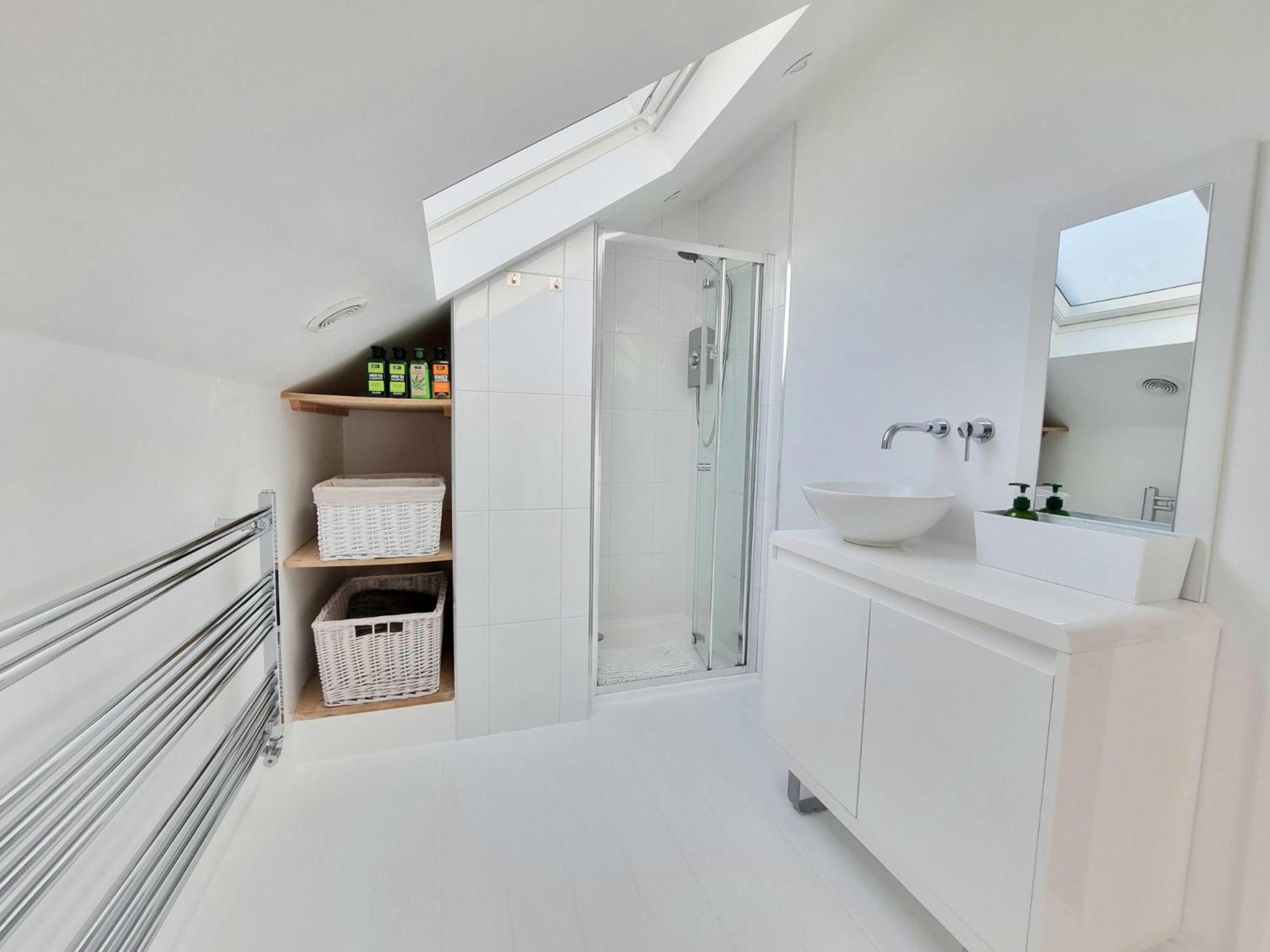West Hill Retreat Seaview Balcony Chic Loft Studio & Free Parking Hastings Extérieur photo