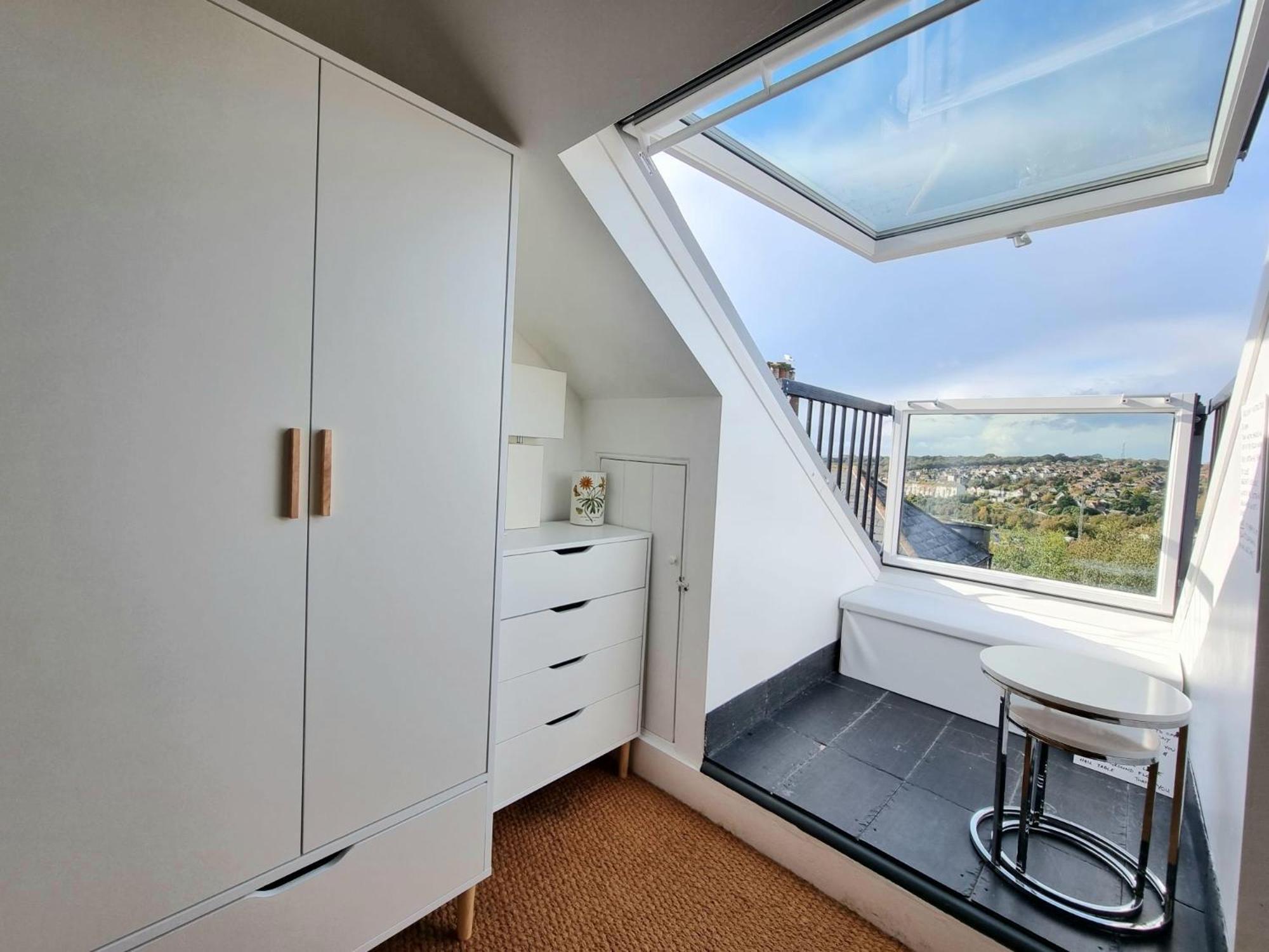 West Hill Retreat Seaview Balcony Chic Loft Studio & Free Parking Hastings Extérieur photo