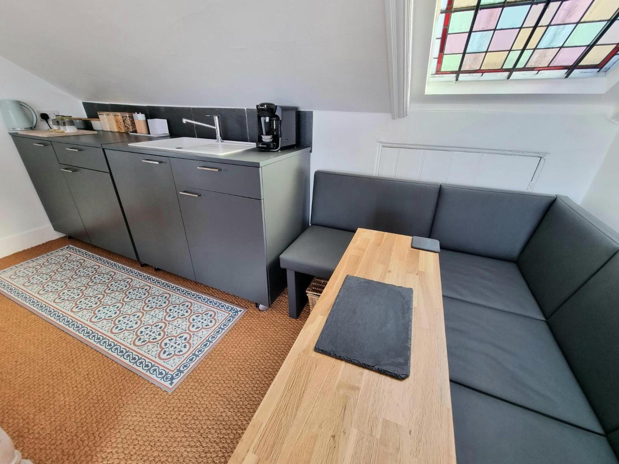 West Hill Retreat Seaview Balcony Chic Loft Studio & Free Parking Hastings Extérieur photo